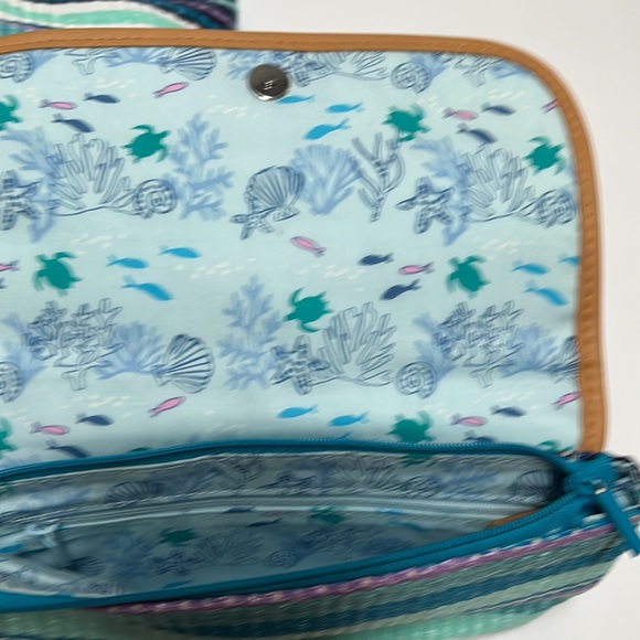 Vera Bradley Large Woven Tote with Matching Wristlet. - Picture 6 of 6